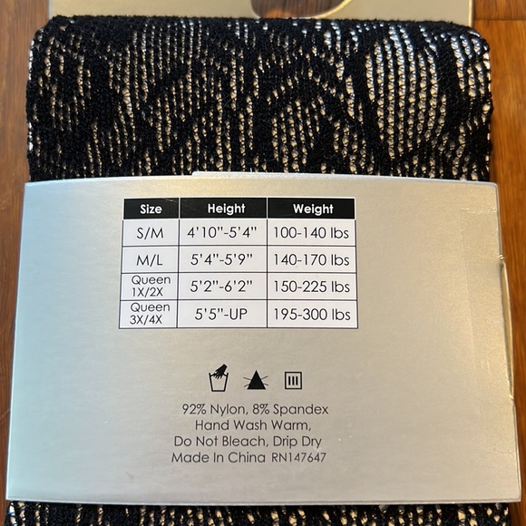 NWT fishnet decorative pattern lace tights - Picture 5 of 5